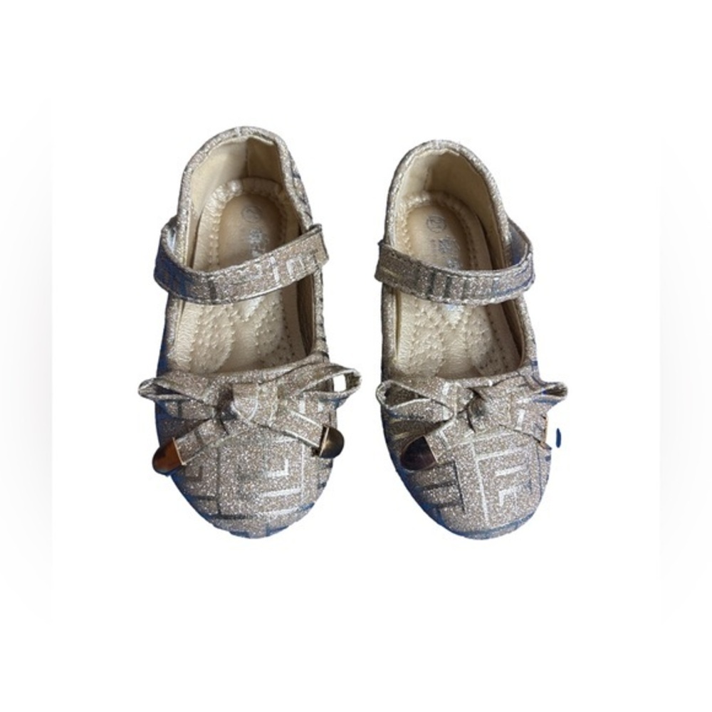 ⭐️ NWOT- Gold Glittery Kids Shoes- size 21